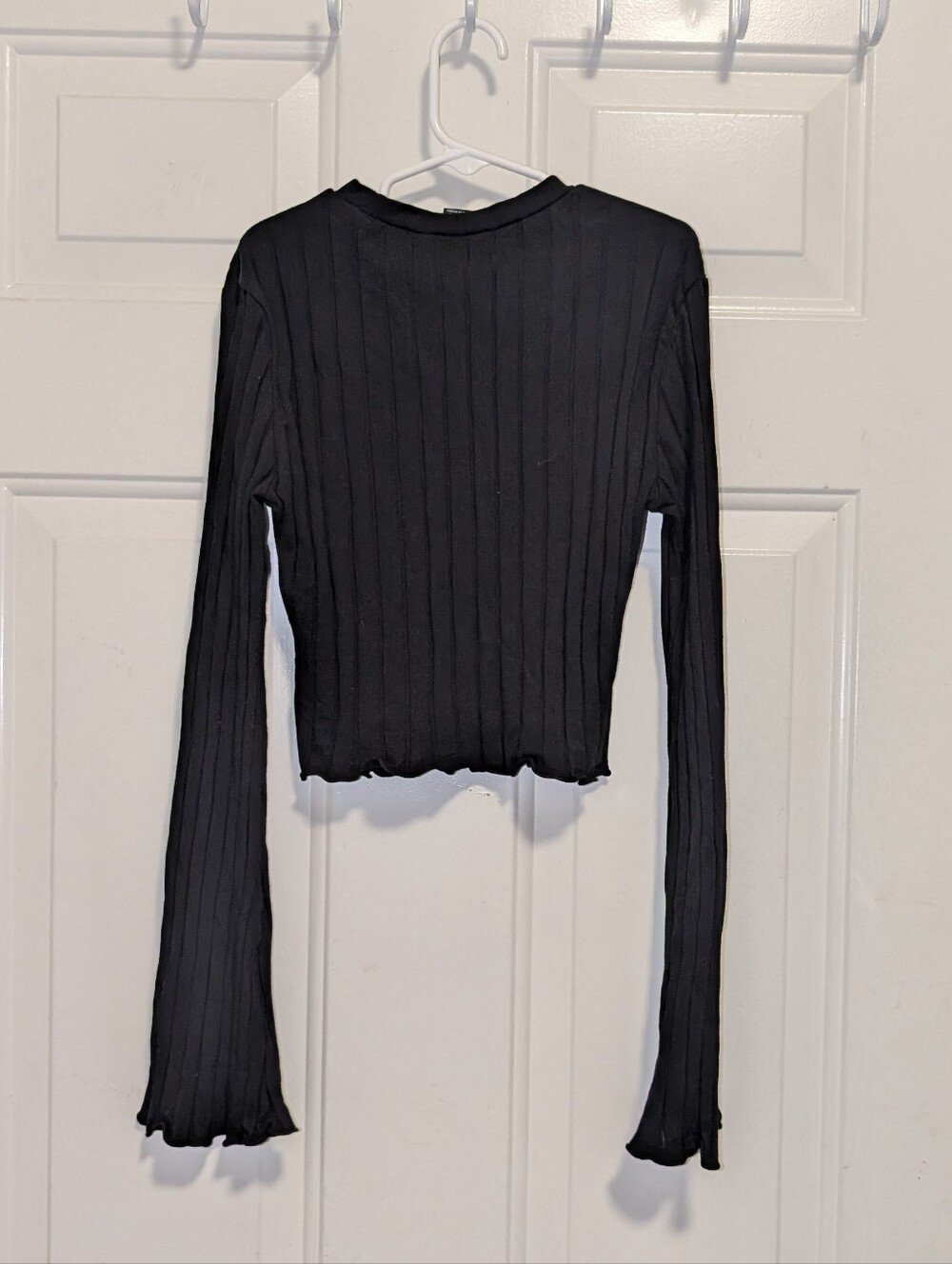 SHEIN Black Ribbed Cropped Long-Sleeve Tee - Picture 3 of 6